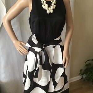 Banana Republic Black and white dress with pockets